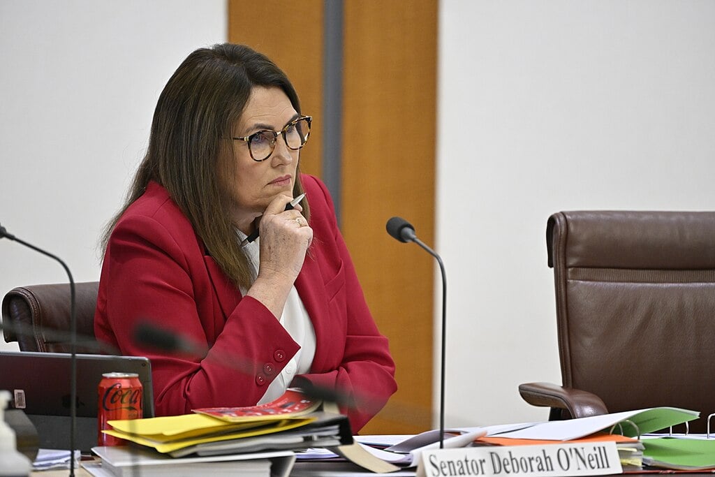 Australian Parliamentary Committee´s Report Recommends Limiting partnerships to 400 partners, PwC Australia to be barred from tendering for government contracts