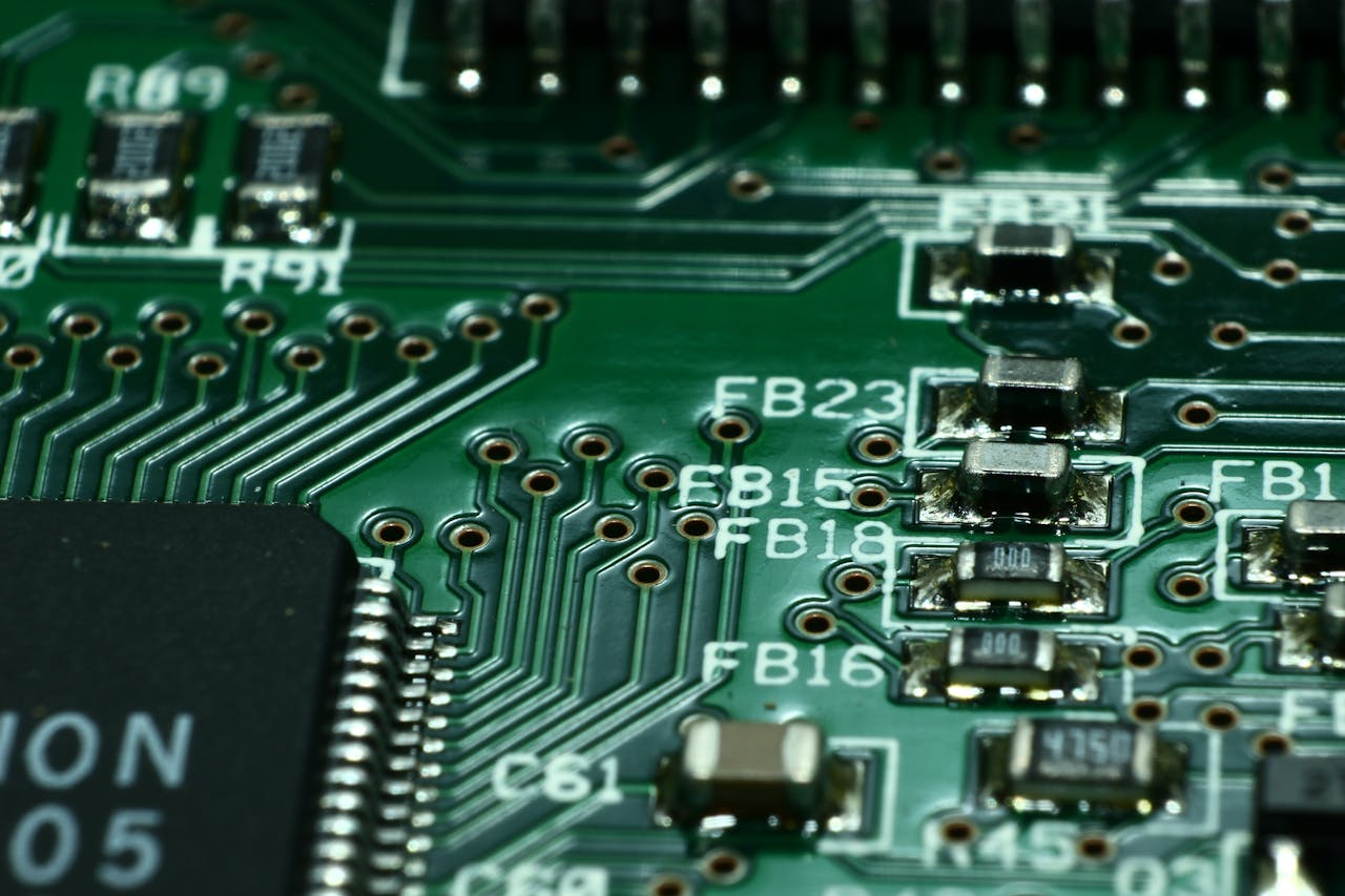 US Tightens Controls to Restrict China’s Access to Advanced Semiconductor Technology