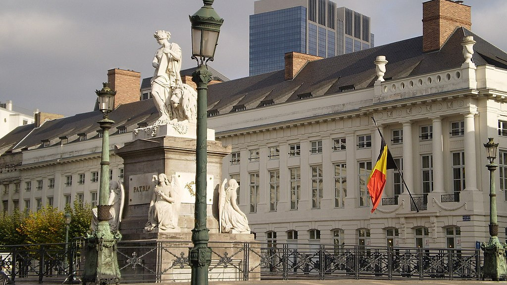 Martyrs’ Square and the Finance Tower in Brussels, representing Belgium’s financial authority and the VAT Chain reform’s impact on tax compliance and filing updates.
